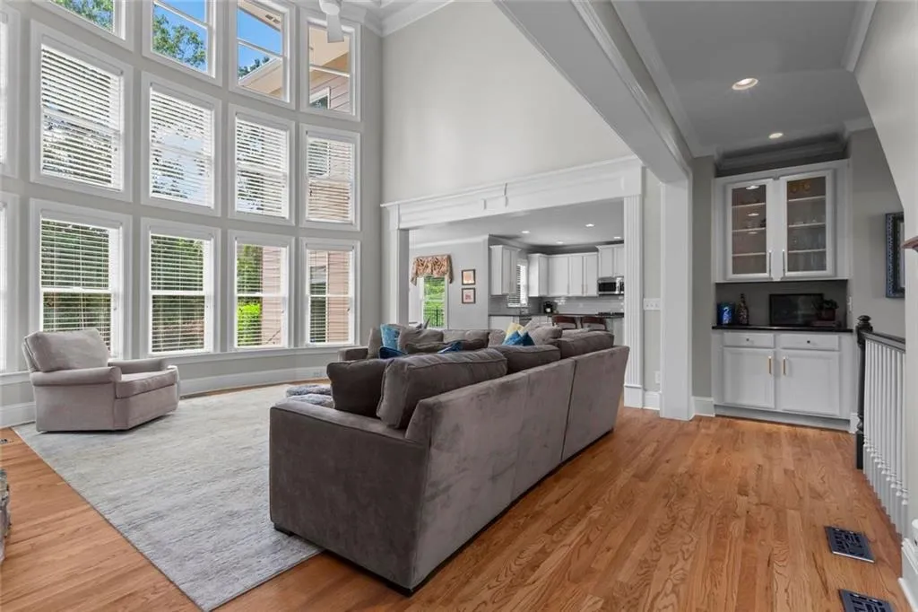 Alpharetta, Georgia 30005, United States, 5 Bedrooms Bedrooms, ,4 BathroomsBathrooms,Residential,Pending,192243