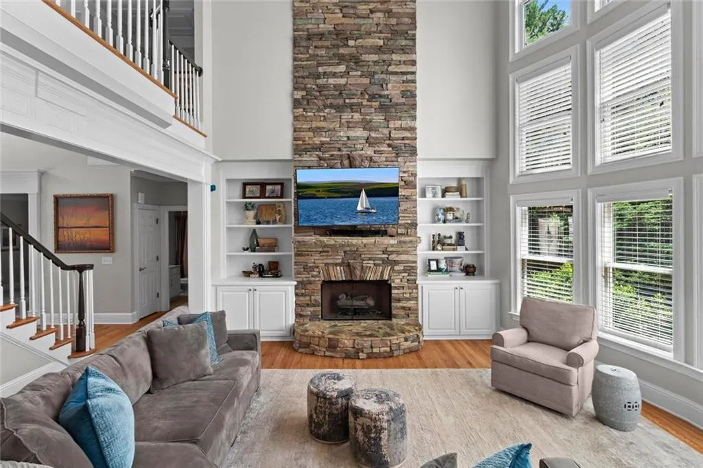 Alpharetta, Georgia 30005, United States, 5 Bedrooms Bedrooms, ,4 BathroomsBathrooms,Residential,Pending,192243