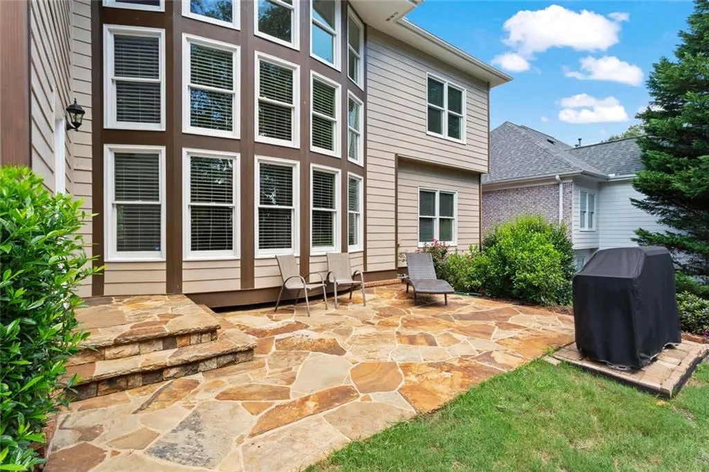 Alpharetta, Georgia 30005, United States, 5 Bedrooms Bedrooms, ,4 BathroomsBathrooms,Residential,Pending,192243