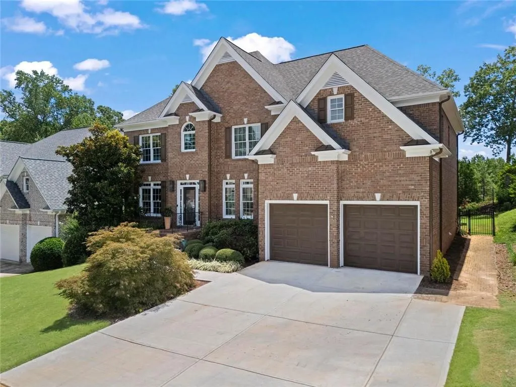 Alpharetta, Georgia 30005, United States, 5 Bedrooms Bedrooms, ,4 BathroomsBathrooms,Residential,Pending,192243