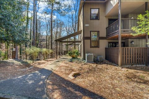 Condo For Sale - 901 River Run Drive<br/> Fulton County, Sandy Springs, GA 30350