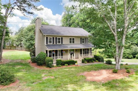 Homes For Sale - 1605 Grandview Trace<br/> Snellville, GA 30078