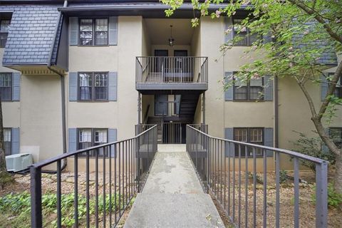 Condo For Rent - 26 Arpege Way<br/> Atlanta, GA 30327