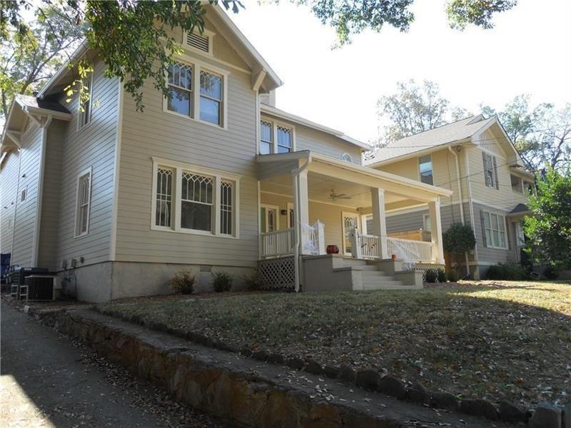 RENOVATED HISTORIC 1920S DUPLEX IN THE ARTS & CRAFTS ARCHITECTURAL STYLE.THIS 1ST FL UNIT WAS THE OWNER'S UNIT SO IT IS IN EXCEPTIONAL CONDITION FOR A VINTAGE PROPERTY. UNIT IS 2 BEDROOMS WITH 2 FULL BATHS & THERE IS PLENTY OF PRIVACY BETWEEN THE 2 BEDROOMS. THE BREZZY, LARGE FRONT PORCH IS YOURS ALONE FOR YOUR OUTDOOR LIVING SPACE IN ADDITION TO THE BACK PATIO. THERE IS A LARGE LIVING RM & DINING RM & EACH HAVE VINTAGE NONWORKING FIREPLACES ORIGINAL TO THE HOME. A KITCHEN WITH GRANITE COUNTERTOPS HAS MODERN APPLIANCES & A PANTRY WITH A STACKED WASHER & DRYER. MASTER BEDROOM HAS A DRESSING ROOM FITTED BY CALIFORNIA CLOSETS & A WALK IN CLOSET. SECURE OFF STREET PARKNG IN THE FENCED BACKYARD. STORAGE BUILDING IN BACKYARD AVAILABLE FOR USEBY THE TENANTS.
LANDLORD TAKES CARE OF ALL EXTERIOR LANDSCAPING. THIS PROPERTY IS A JEWEL AND NOW AVAILABLE FOR MOVE-IN.