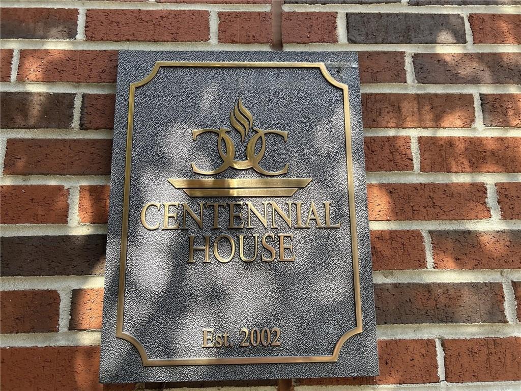 115 W Peachtree Place NW 702