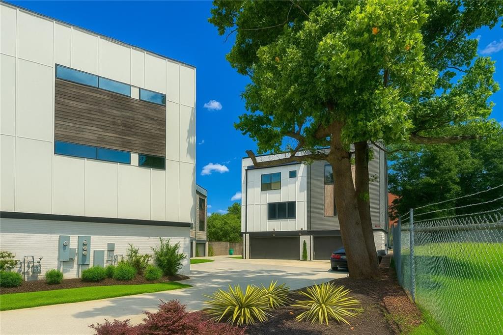 2424 Memorial Drive Drive SE 3