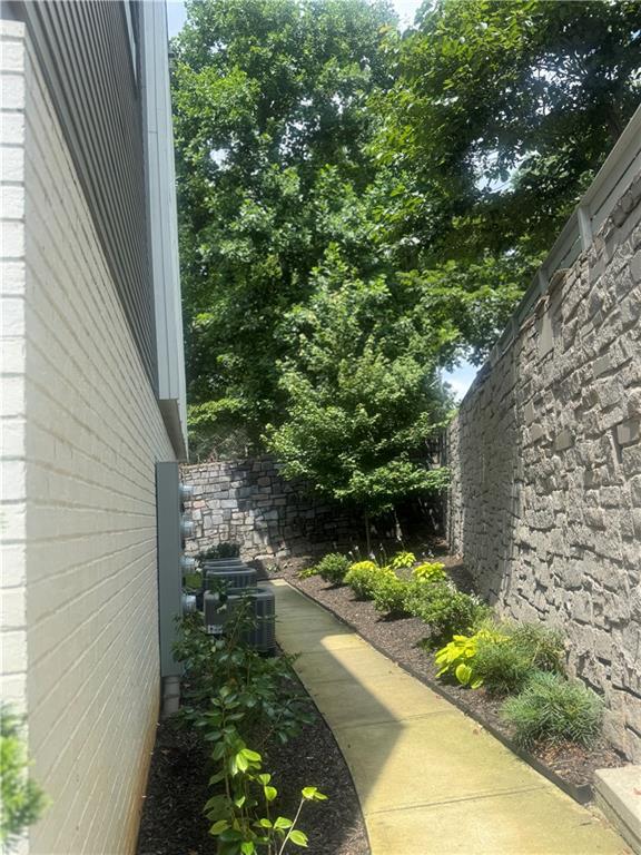 2424 Memorial Drive Drive SE 7