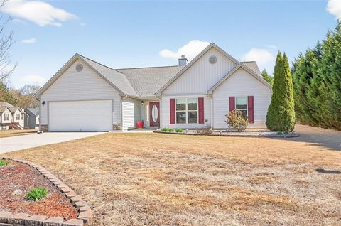 Homes For Sale - 1411 Silvergate Way<br/> Winder, GA 30680