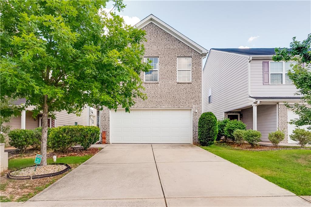 This home is in one of the most convenient locations, being that shopping, restaurants, fast food, parks, schools, grocery stores, department stores, and more are less than a five minute drive away. Everything someone could possibly need is in such close proximity that it makes running errands a breeze. The community this home is in is well kept; neighbors keep up their lawns; the street lights light up the entire community at night to make it easier for drivers to see and safer for kids to play; and there is a pool in almost the most central location in the neighborhood for its residents.