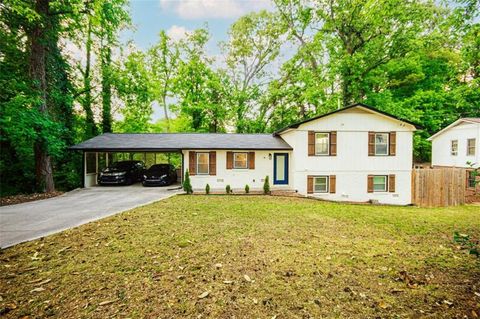 Photo of 1953 Copperfield Circle, Decatur, GA 30035 (MLS # 7761518)