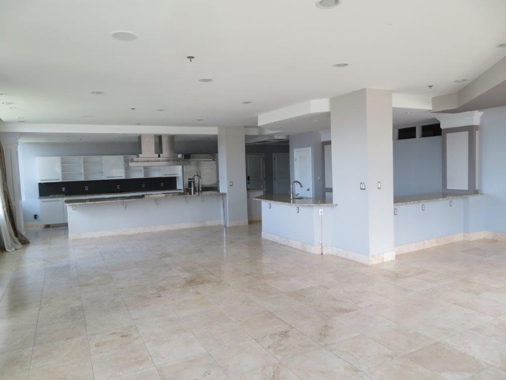 115 W Peachtree Place NW 702