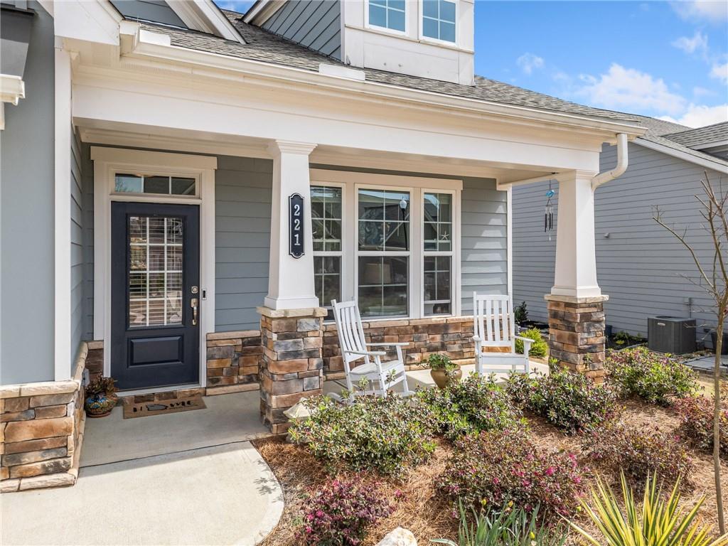 221 Hickory Bluffs Parkway