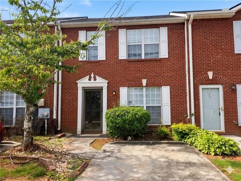 Homes For Sale - 5737 Strathmoor Manor Circle<br/> Lithonia, GA 30058