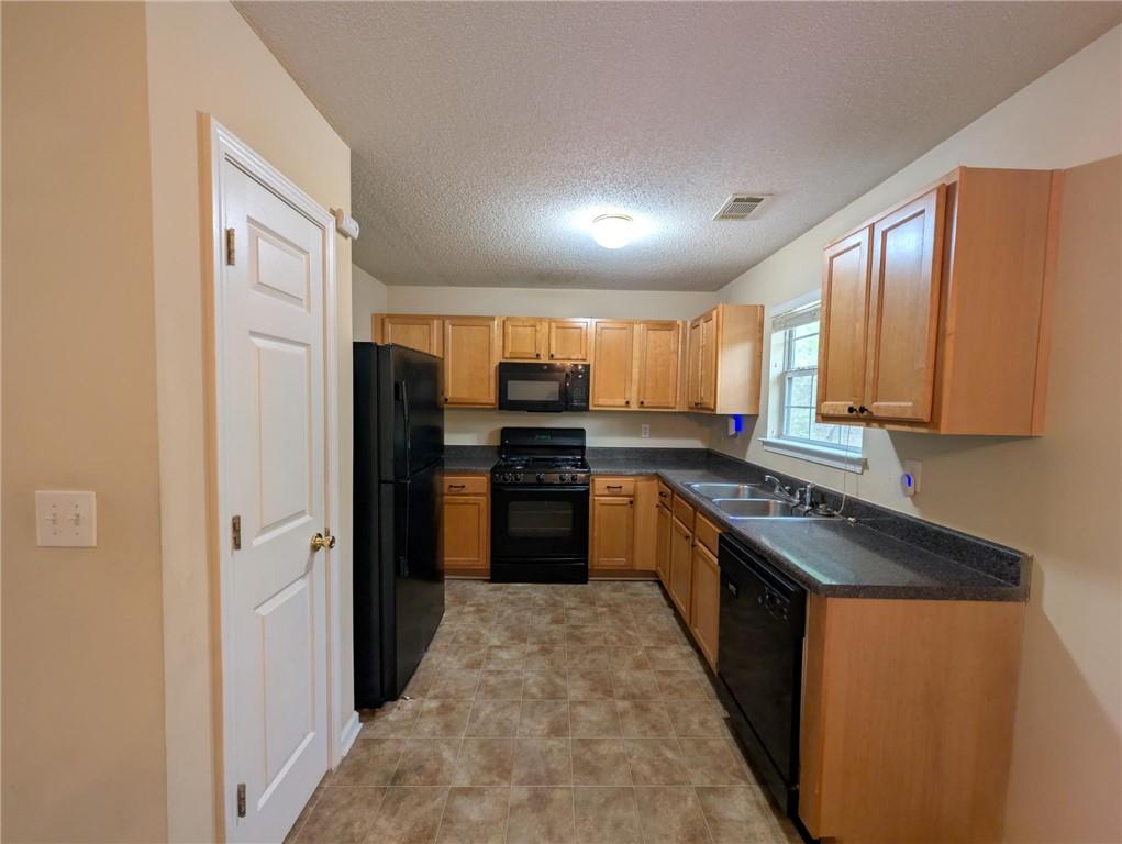 3413 Creekview Drive, Rex, Georgia image 4