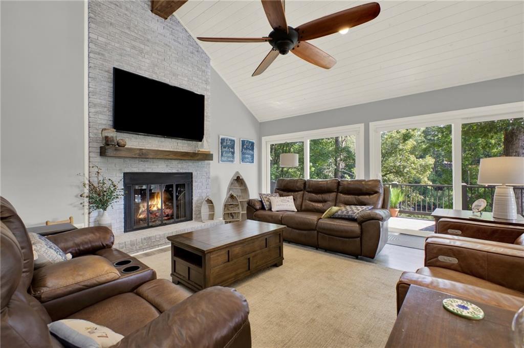 117 LAKEVIEW Circle