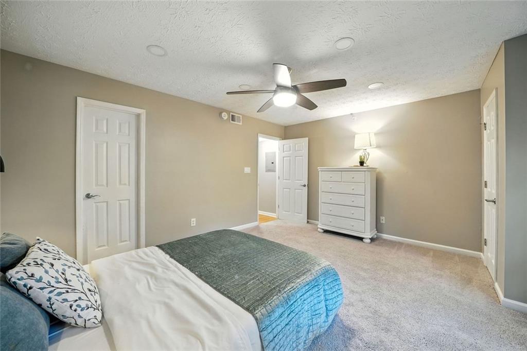 THE WILLOWS BY THE RIVER CONDOS - Residential