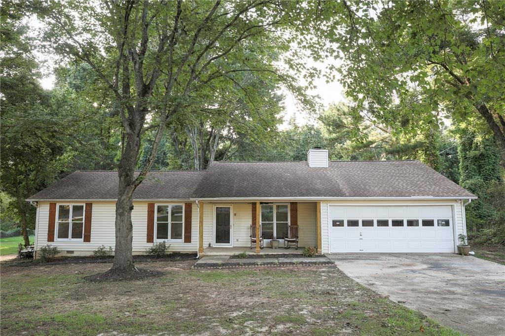 Welcome to this beautifully updated 3-bedroom, 2-bath home located in Oakwood. Thoughtfully renovated from top to bottom, this home features fresh interior paint, brand-new flooring throughout, and stylish new light fixtures-including modern can lighting for a bright, open feel.
The bathrooms have been upgraded with sleek tile finishes offering a clean and contemporary look. The home also boasts a newly encapsulated crawlspace for added efficiency and peace of mind, along with a tankless water heater to ensure endless hot water and energy savings.
Whether you're a first-time buyer or simply looking for a turnkey property, this home is truly move-in ready-all that's missing is you. Just bring your things and start making memories!