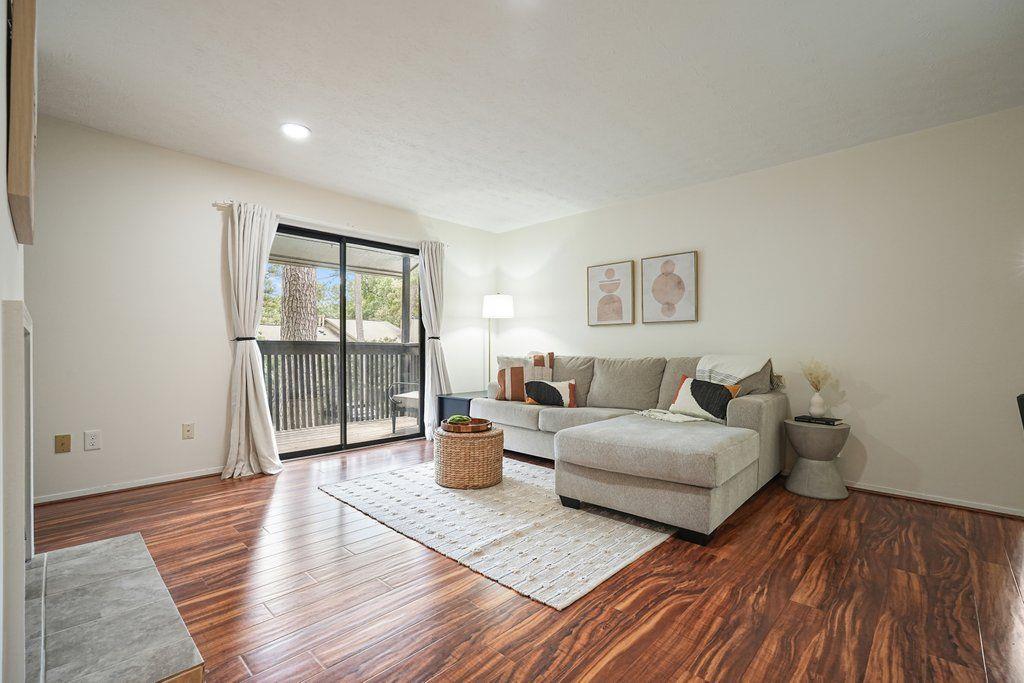 706 Cumberland Court SE