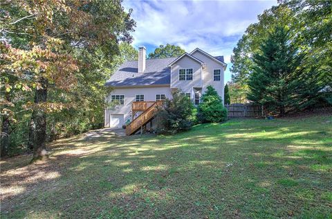 A home in Adairsville