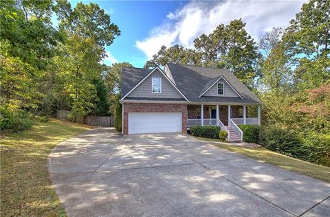 A home in Adairsville