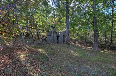 A home in Adairsville