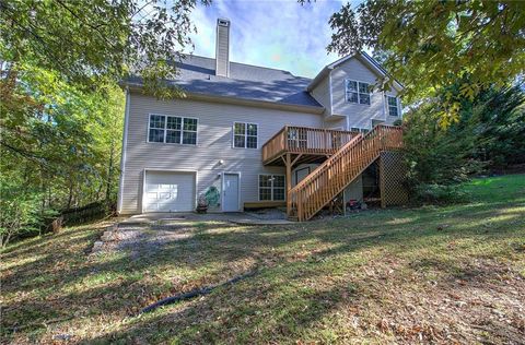 A home in Adairsville