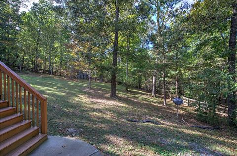 A home in Adairsville