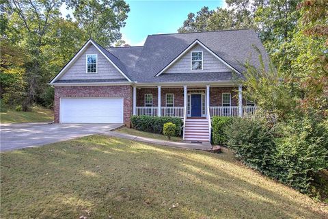 A home in Adairsville