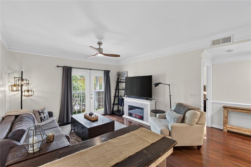 2700 Pine Tree Road NE 1306