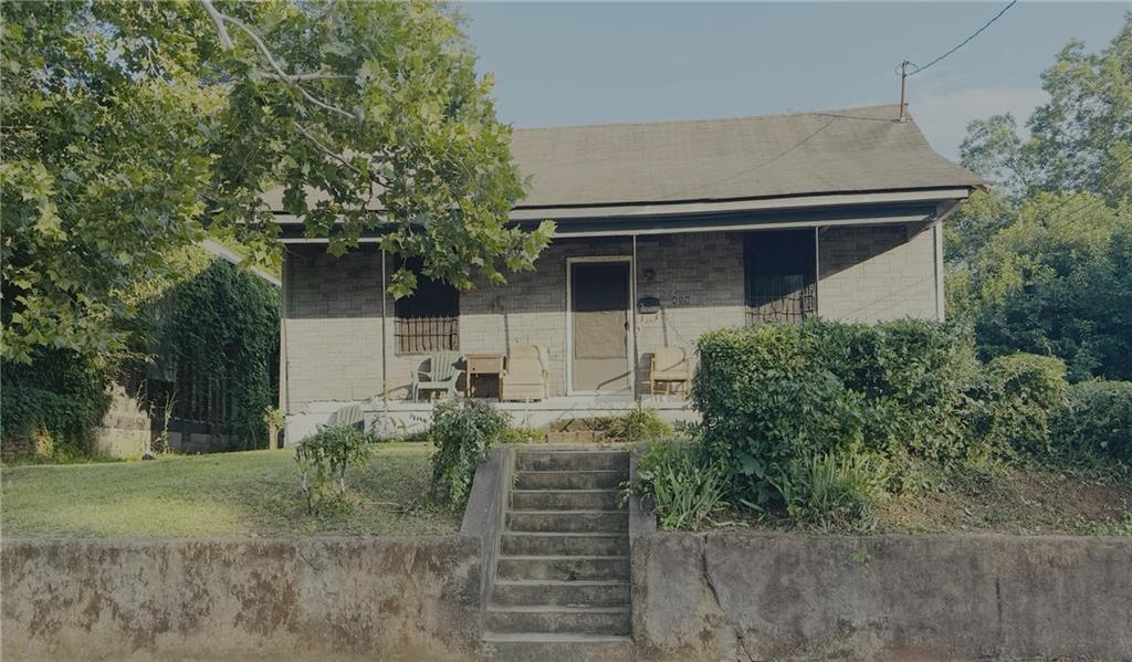 INVESTOR SPECIAL!
Roomy 4BR in East Macon bringing in income per room!
New roof (3 yrs), no HVAC, Needs some TLC.
Close to downtown, shops, and transit.
Snag this cash-flowing property before it’s gone!
