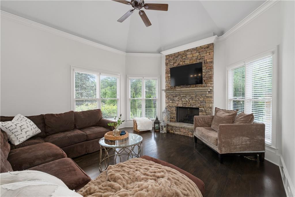 5860 Stoneleigh Drive, Suwanee, Georgia image 21