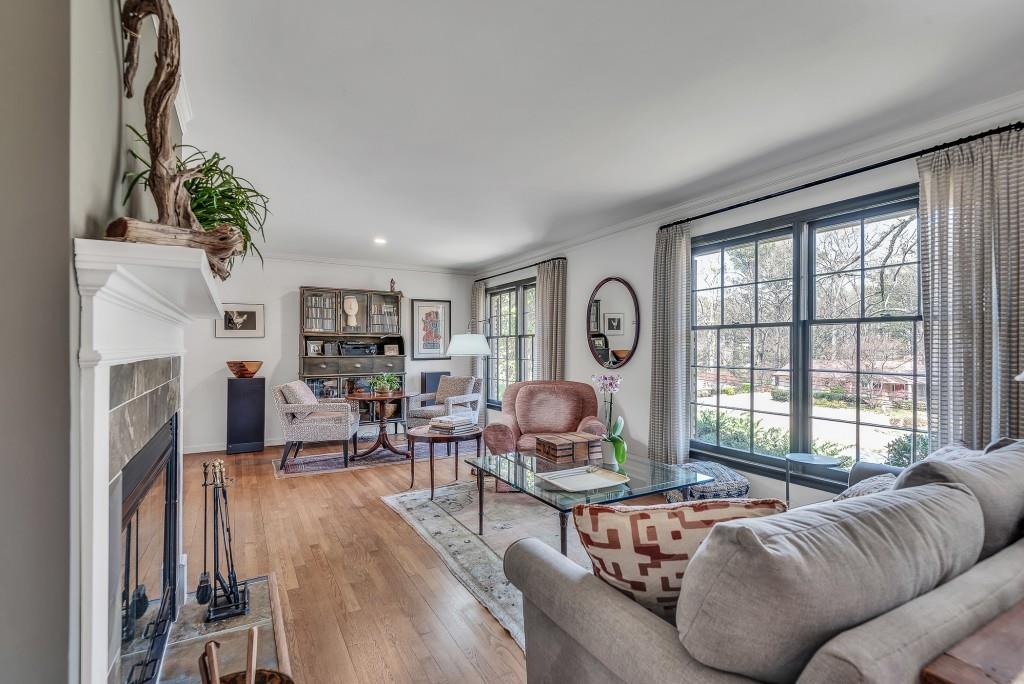 2640 Hawthorne Drive NE