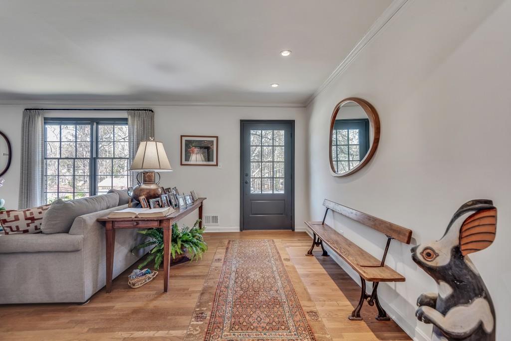 2640 Hawthorne Drive NE