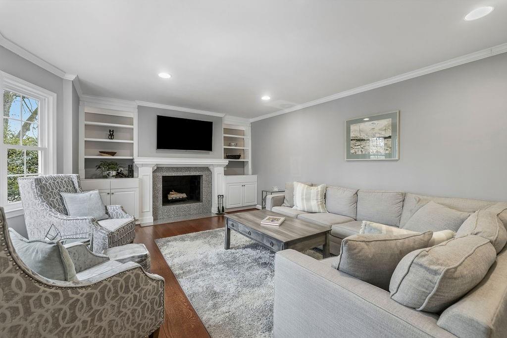 5147 Meadowlake Drive