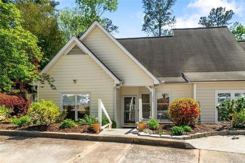 Photo of 174 Victoria Way, Roswell, GA 30075 (MLS # 7754640)