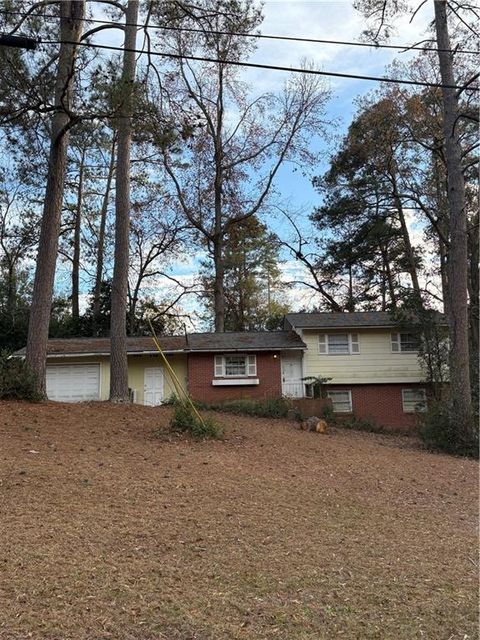 Homes For Sale - 101 Forest Hill Drive<br/> Warner Robins, GA 31088