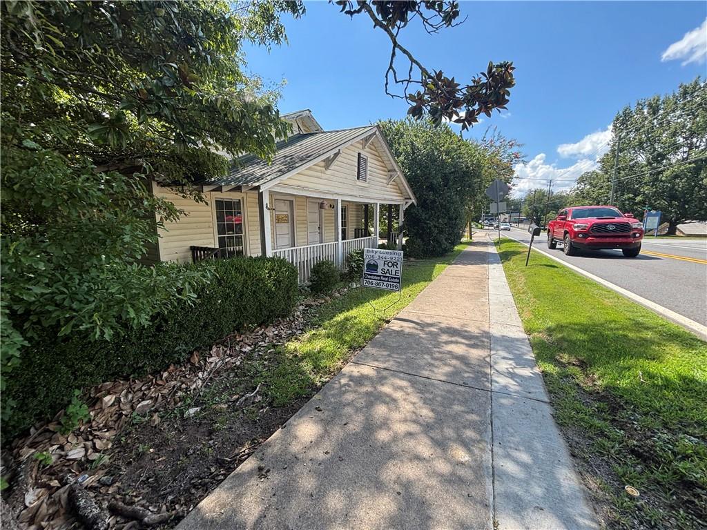 232 Main Street E