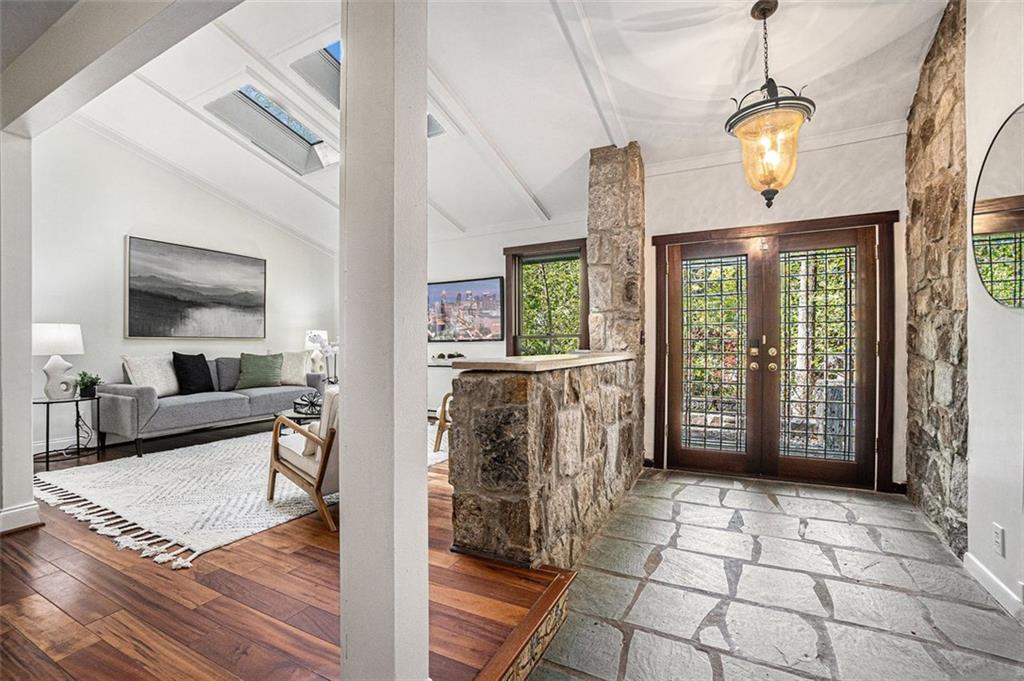 2568 SUGARPLUM Court NE