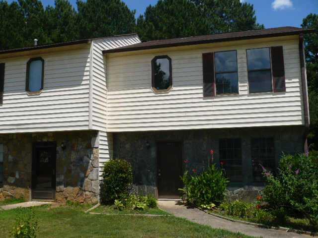 Awesome price for a 3/2.5! Needs cosmetics, but will still have equity after you make improvements. Terrific location, walk to Silver Comet Trail and Hopkins Park. Close to shopping and East West Connector. If you prefer Seller to make improvements, price will increase. Buy now for the best deal!