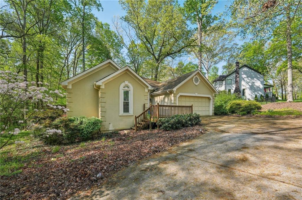 230 Oakmere Drive, Alpharetta, Georgia image 4