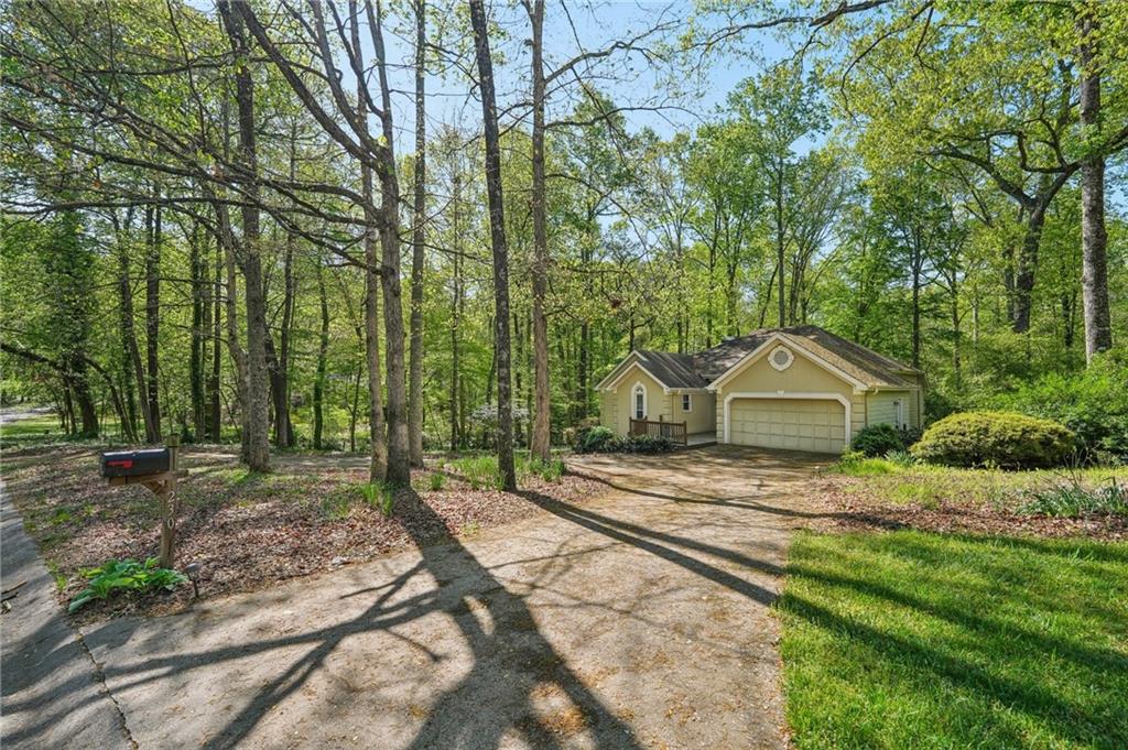 230 Oakmere Drive, Alpharetta, Georgia image 8