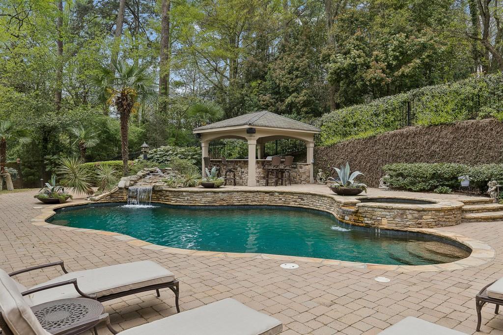 4966 Long Island Drive