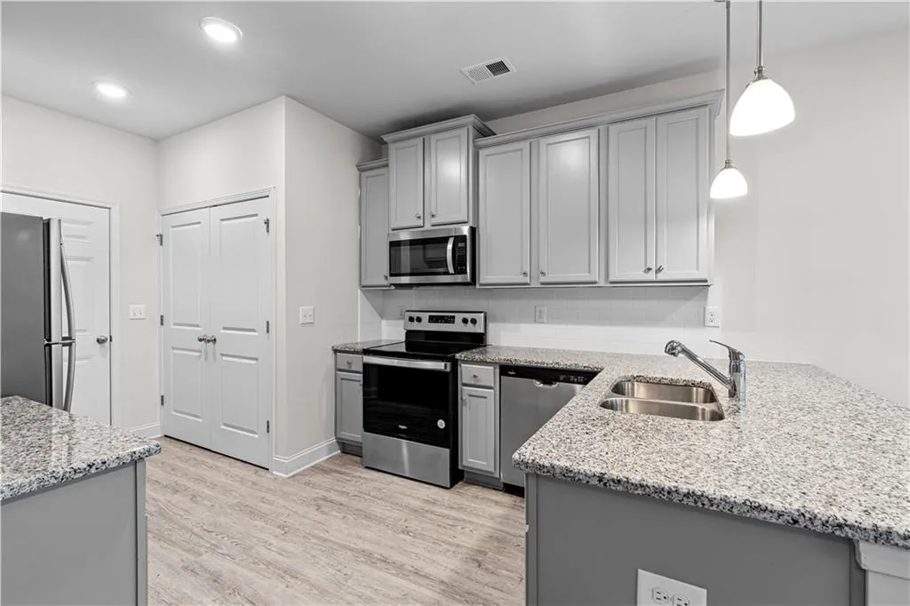 Covington, Georgia 30014, United States, 3 Bedrooms Bedrooms, ,3 BathroomsBathrooms,Residential,Active,204240