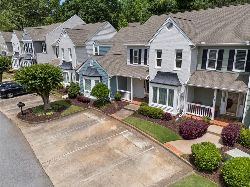 1002 Saddle Hill