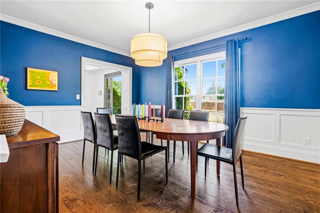 1886 N Akin Drive NE