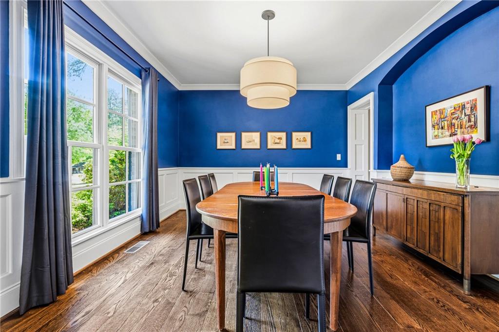 1886 N Akin Drive NE