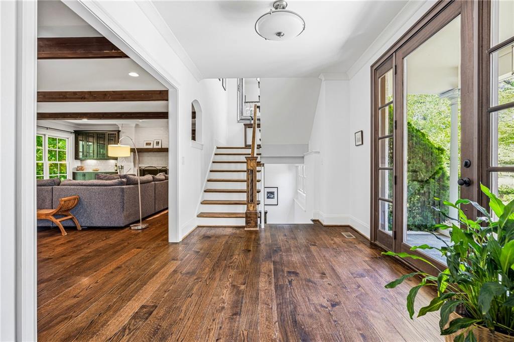 1886 N Akin Drive NE