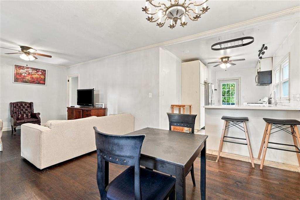 1075 Center Street W