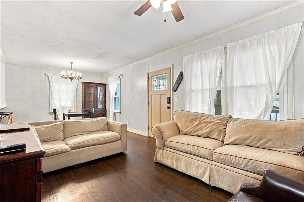 1075 Center Street W