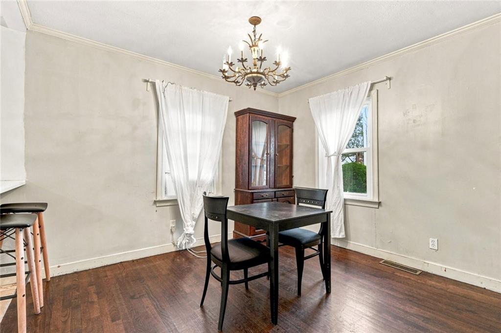 1075 Center Street W